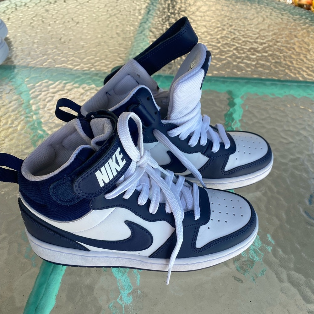 Nike Court Burough Mid 2 Size 3.5Y